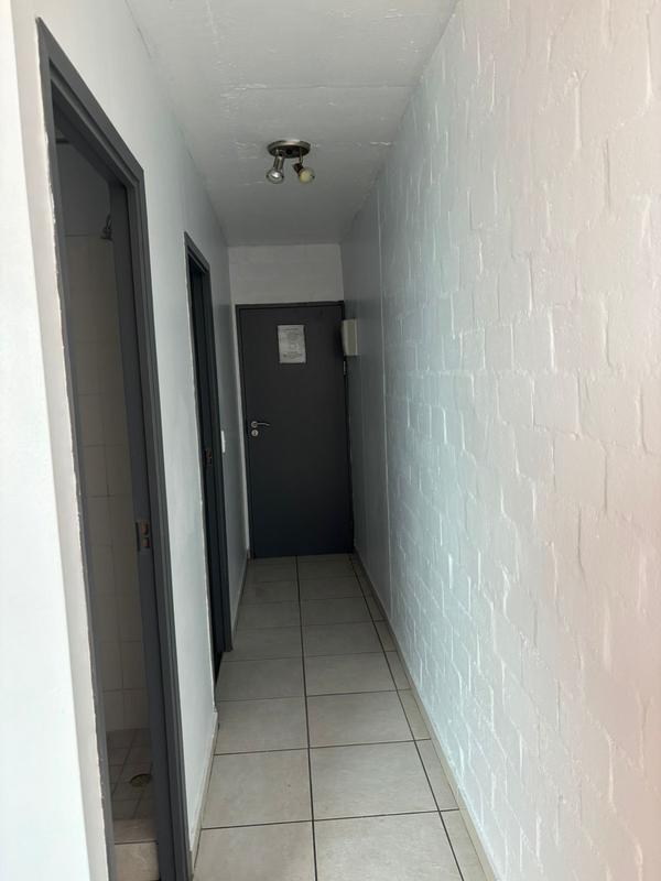 To Let 1 Bedroom Property for Rent in Wynberg Western Cape